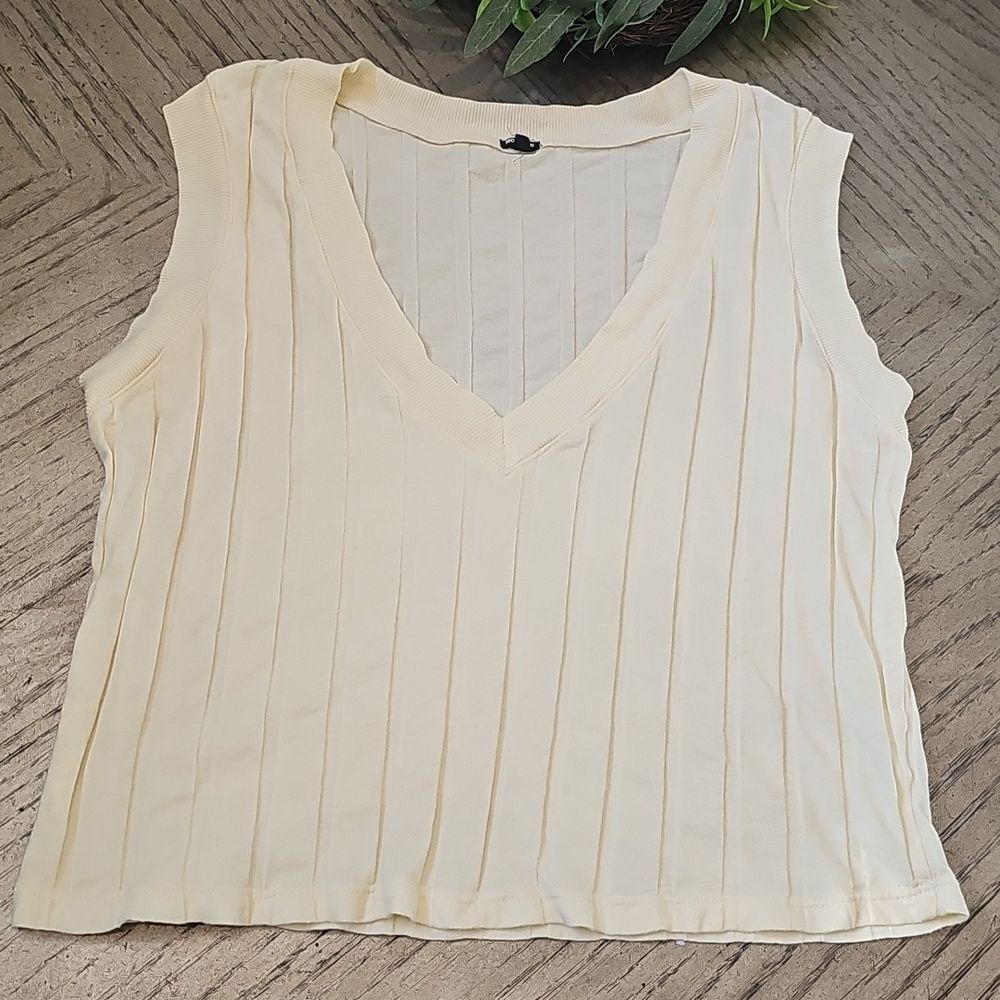 Monrow Cream V-Neck Tank Top Size M